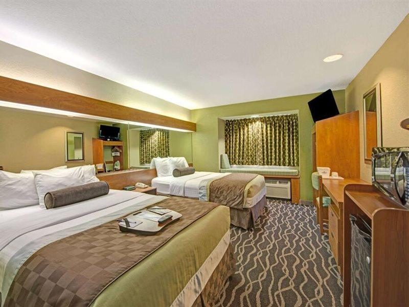 Отель Super 8 By Wyndham San Antonio Downtown Ne Экстерьер фото
