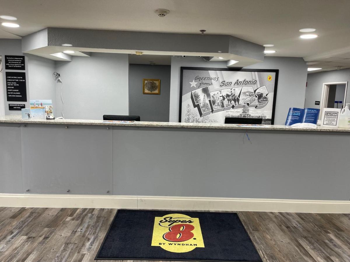 Отель Super 8 By Wyndham San Antonio Downtown Ne Экстерьер фото