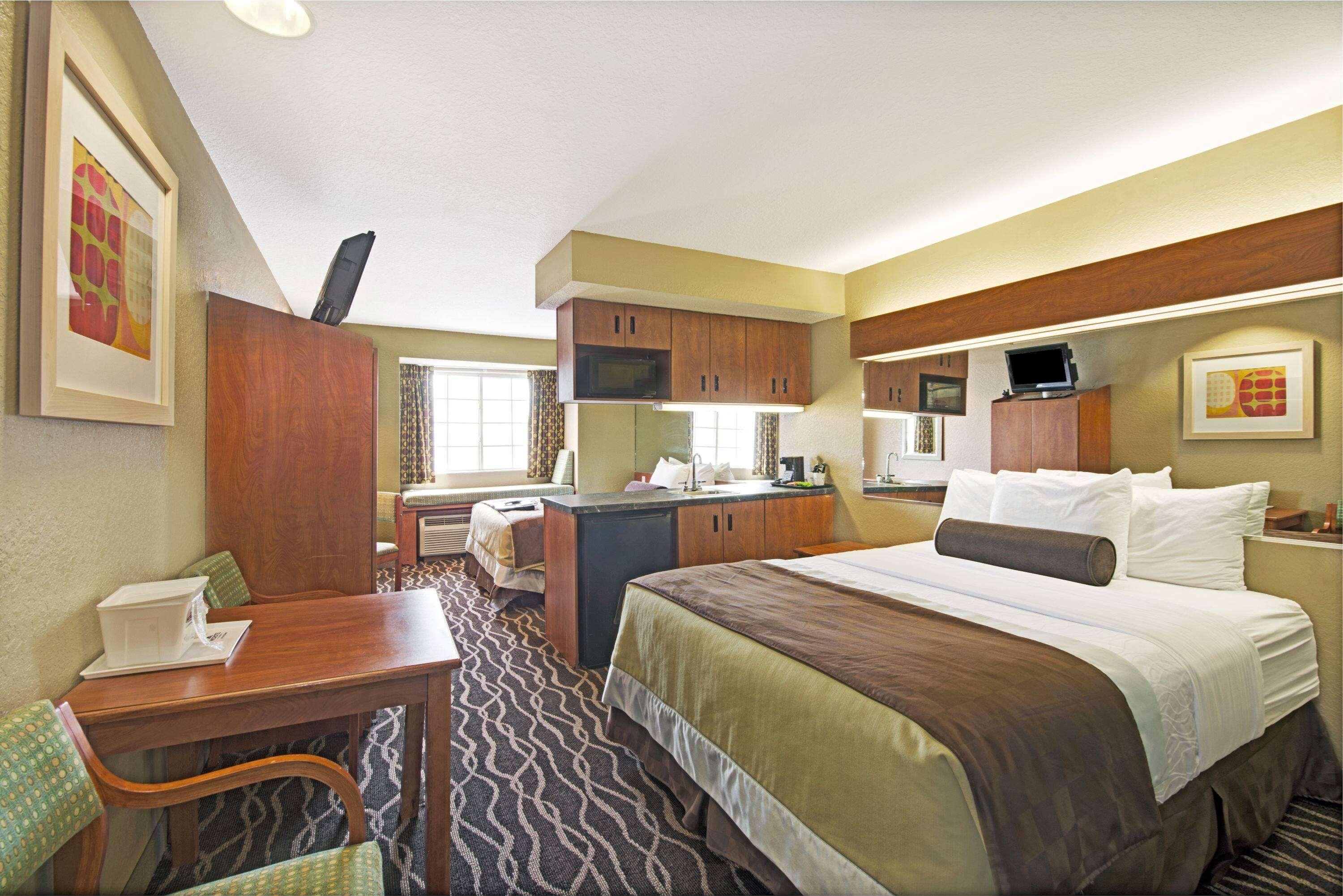 Отель Super 8 By Wyndham San Antonio Downtown Ne Экстерьер фото