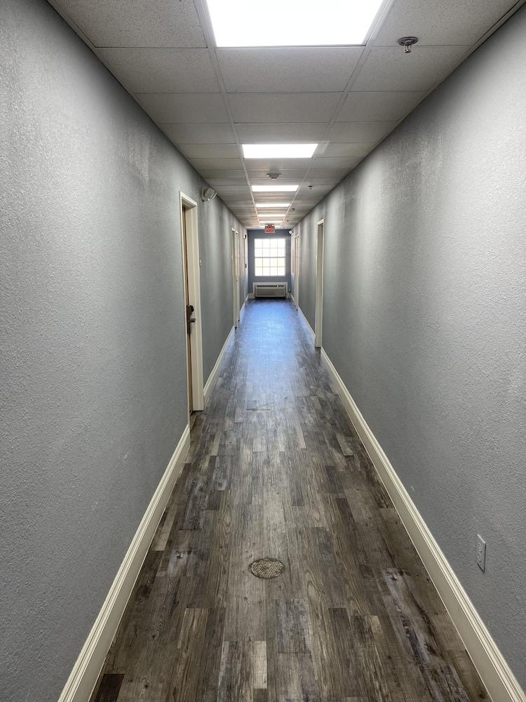 Отель Super 8 By Wyndham San Antonio Downtown Ne Экстерьер фото