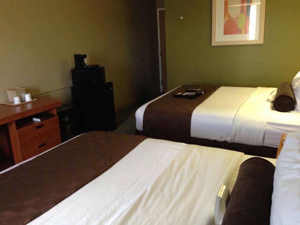 Отель Super 8 By Wyndham San Antonio Downtown Ne Экстерьер фото